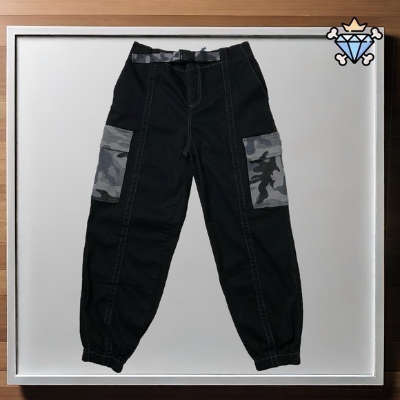 JUNIORS ALMOST FAMOUS CARGO JOGGERS WITH NYLON SEATBELT SIZE MEDIUM STREETWEAR - Picture 1 of 7
